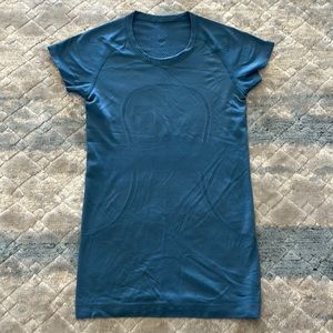 Swiftly Tech Short Sleeve Shirt Size 6